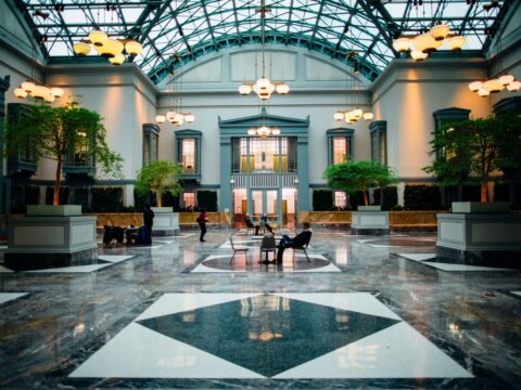 how to maximize credit advantages in luxury hotel management