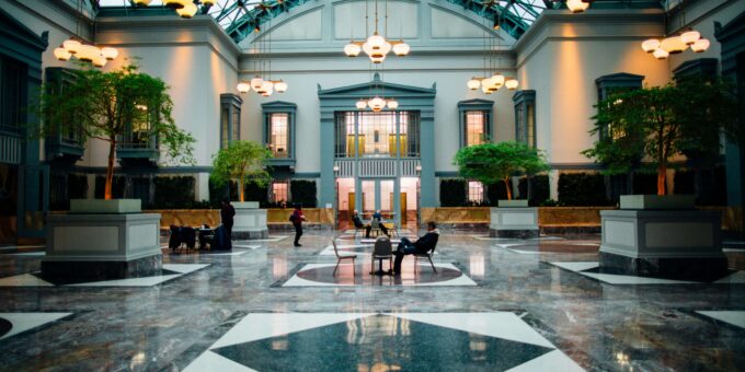 how to maximize credit advantages in luxury hotel management