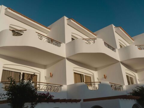 How to structure debt and credit lines for luxury hotel operations