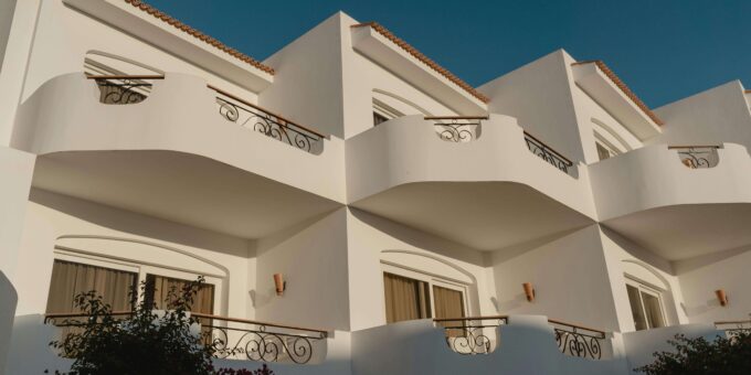 How to structure debt and credit lines for luxury hotel operations